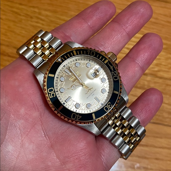 Invicta Pro Diver Mens Watch Model 30617 (Like New) - Picture 4 of 11